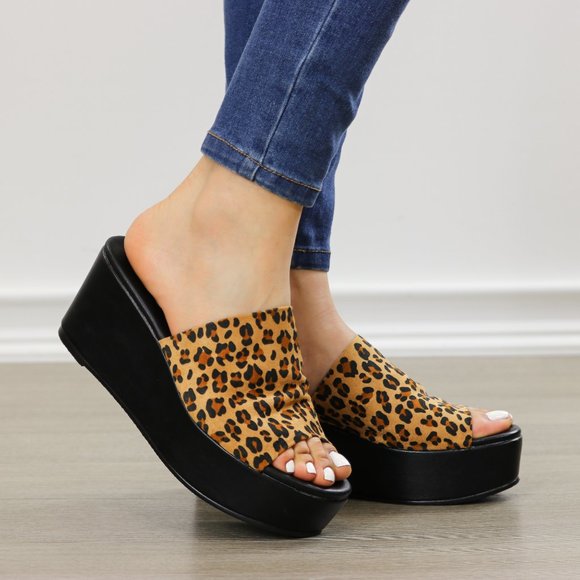 Leopard wedge slip on open toe sandal - Picture 3 of 8